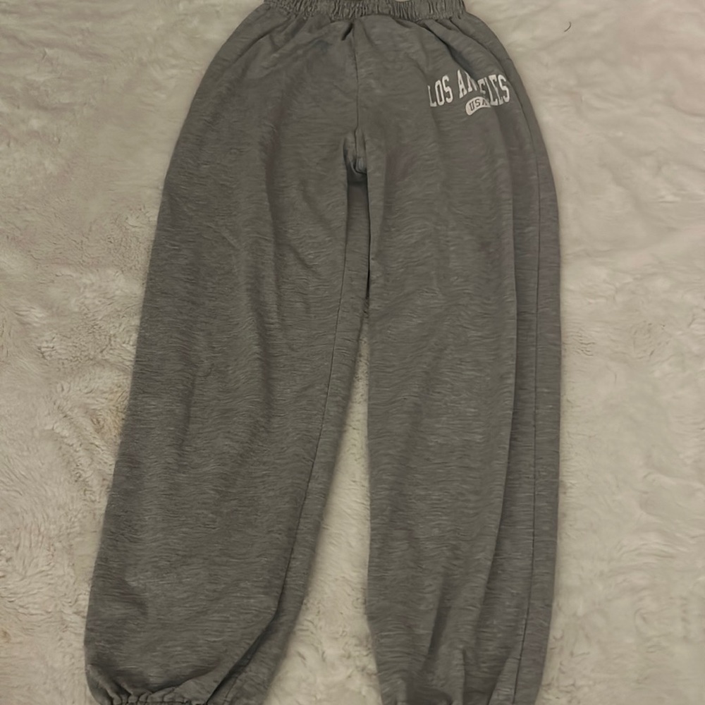 Selling gray sweatpants!